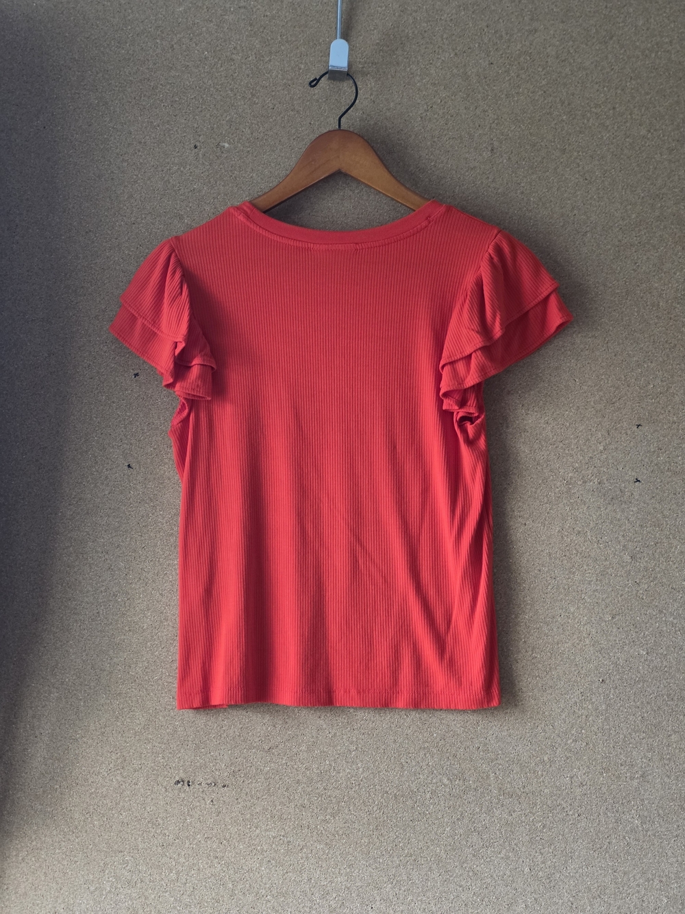 On 34th Red Ribbed Flutter Ruffle Sleeve Top Size L - Picture 3 of 10